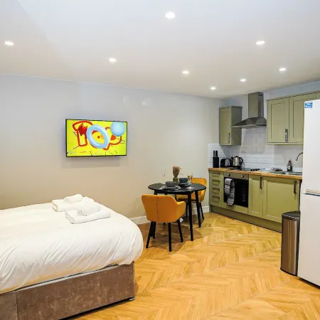E2M Wisteria House Heathrow Free Parking
