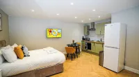 E2M Wisteria House Heathrow Free Parking