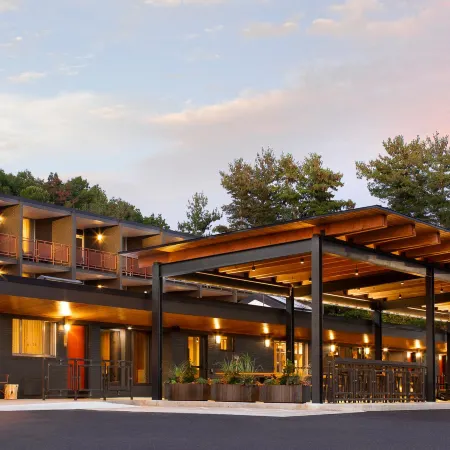Rhode's Motor Lodge