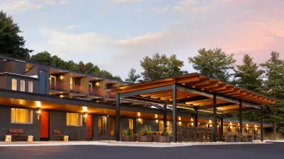 Rhode's Motor Lodge Hotels near Hickory Ridge History Museum