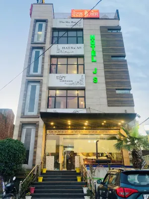 Hotel JS Hotels in Sahibzada Ajit Singh Nagar