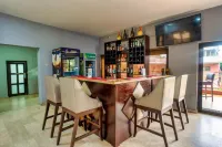 Marathon Hotel and Suites