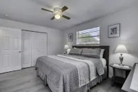 Charming Cabana with Fenced Yard and Adorable Decor - Cozy Getaway