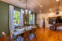 Dunkle Schoolhouse Hotels in Vinton County