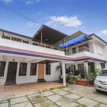 3BHK with Pool - Dream Habitat by Universe Villas