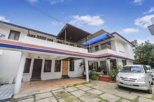 3BHK with Pool - Dream Habitat by Universe Villas