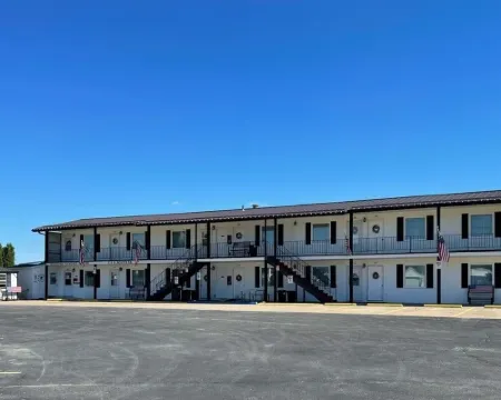 Motel Tipton Hotels in Cedar County