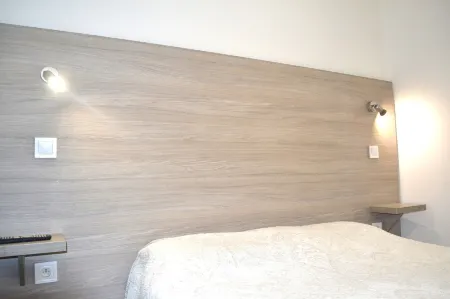 Hôtel Concorde - Centre Ville de Nimes Отели рядом с достопримечательностью «Карре д'Ар»