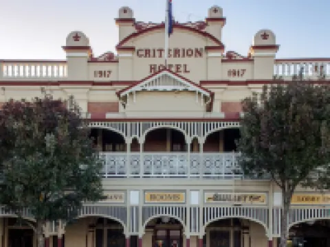 โรงแรมไครทีเรียน วอร์วิค โรงแรมในวอริก