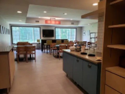 Country Inn & Suites by Radisson, Detroit Lakes, MN Hotels in Becker County