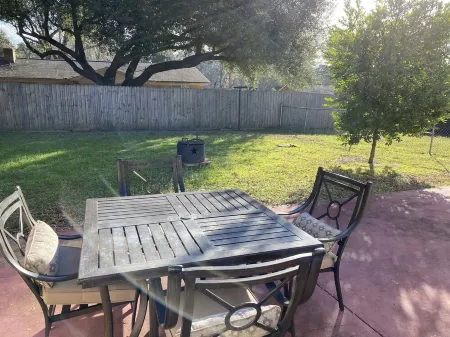 Beautiful 3/2 Smart Home Near Cumberland Village! Отели в г. Тилер