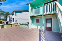 Relaxing retreat with Lake Powell views, dock access, 2 pools, & screened patio Hotels in Bay County
