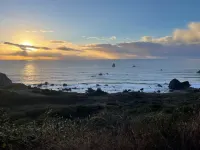 Private Balcony and Full Size Hot Tub - Beautiful Oceanfront Getaway Hotels in Smith River