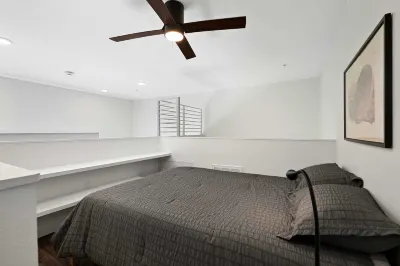 Cozy Loft in Downtown Austin | Queen Bed Hotels in East Austin