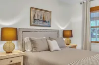 Blueberry Bungalow - Charming 3 bedroom house in peaceful Richmond Hill.