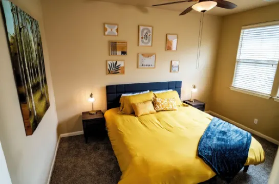 Eat-Sleep-Stroll-Repeat! Walkable Midtown 2BR Home リノのホテル