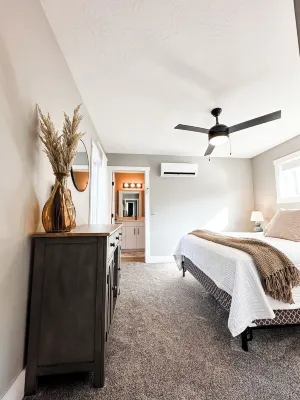 Apartment on Broadway St - L