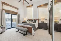 Luxury Waterfront - Private beach, hot tub, movie room, wheelchair accessible