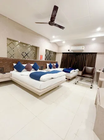 Saibaba International Hotel Отели в г. Ахмеднагар