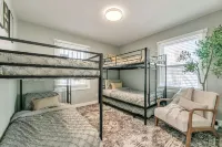 ~The Urban Oasis~Modern Hotel in zona Rounders Sports Bar & Grill