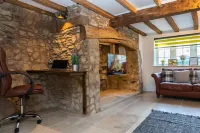 Stunning 4 Bed Sleeps 8 Cottage Parking