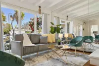Mid Century Garden View Home Parking Hotels in San Mateo