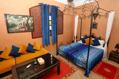 66 아브. 이만 엘 가자리  호텔