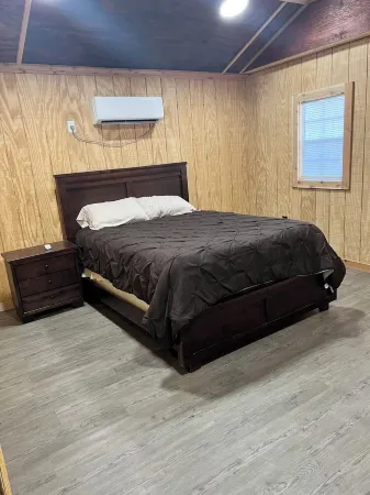 Cozy cabin in charming Ponca City with WiFi, AC