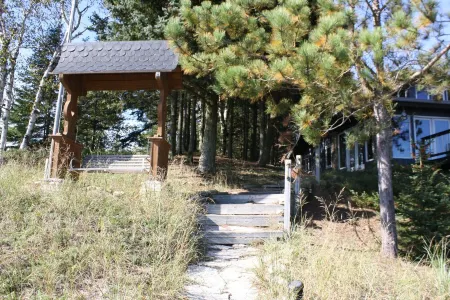 8 Miles Of Sand Beach To Explore ~ Outstanding Sunset Views Over The Lake!