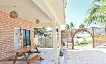 Arena y Mar Beachfront House, El Cuyo by the Spot Rentals