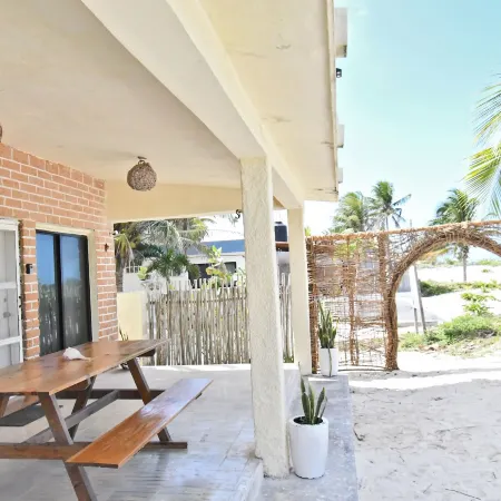 Arena y Mar Beachfront House, El Cuyo by the Spot Rentals