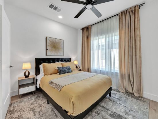 Sophisticated Dallas Retreat l Prime Location!