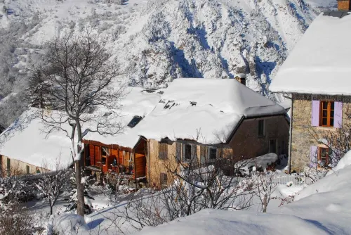 Charming mountain village house - 80 sqm Hotels in Valloire