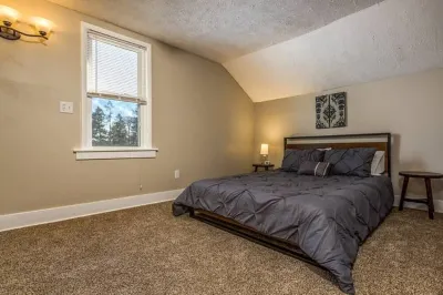 Lansing home: Between MSU and Old Town Hotel in zona Lansing Community College