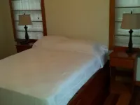 Turtle Cottage with a pool Hotels near Caye Caulker Airport