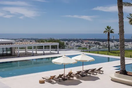 Paphos Hills Resort and Spa By Brown Отели в г. Tsada