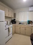 Beautiful Newly Renovated 2 BED/1BATH Hotels near Ocean View Points
