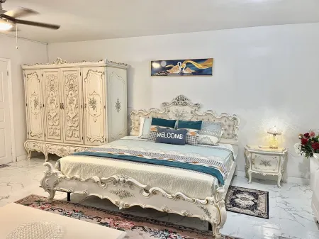 Classic Studio in Venetian Road Отели в г. Венешиан Роуд Сетлемент