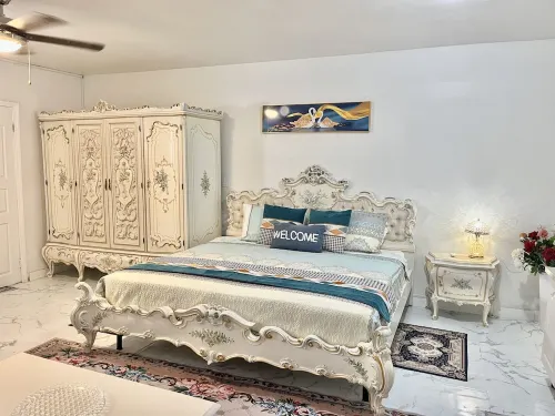 Classic Studio in Venetian Road
