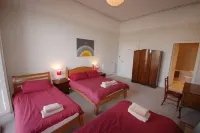 Fantastic city centre location - Spacious 3 bedroom apartment