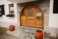 Modern furnished, centrally located apartment "MatiLux" SUMMER MOUNTAIN RAILS INCL. 2019