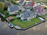 Beautiful Family home, 4 - 10 pers, on open water. De Friese Meren 호텔