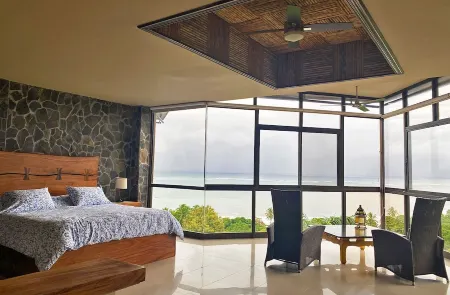 Best View in Samara! 4BR/3.5BTH. Walk to the beach or town.