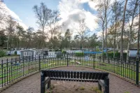 Spacious luxury 4 person Chalet in the middle of the Veluwe Hotel di Hoenderloo