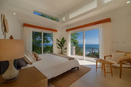 Amazing luxury ocean view home, infinity pool, gated community - 8p