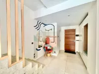 Contemporary villa with pool, 10 minutes from the beach!