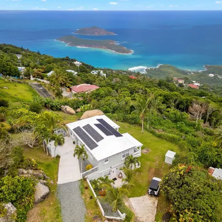 Justin's Island Escape-3 Bdrm- Lush Northside
