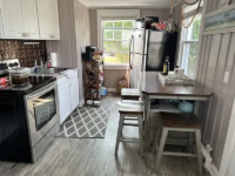 Cute cottage with a private beach Hotels in Narragansett