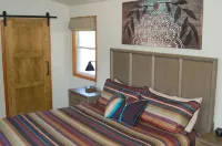 New owners, fresh remodel - Lakehouse with 100' of sandy frontage on White Lake!