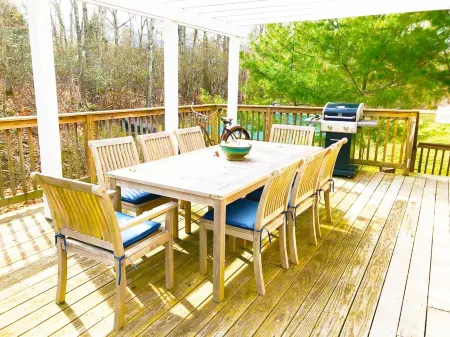 Hamptons House - 4 Bedroom House + 4 Bedroom Cottage with pool Отели рядом с достопримечательностью «Sag Harbor Historical Museum: The Annie Cooper Boyd House»